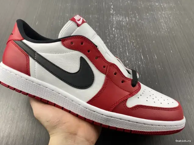 One Kick Jordan Retro Air 705329-600 Chicago Low 1 0630